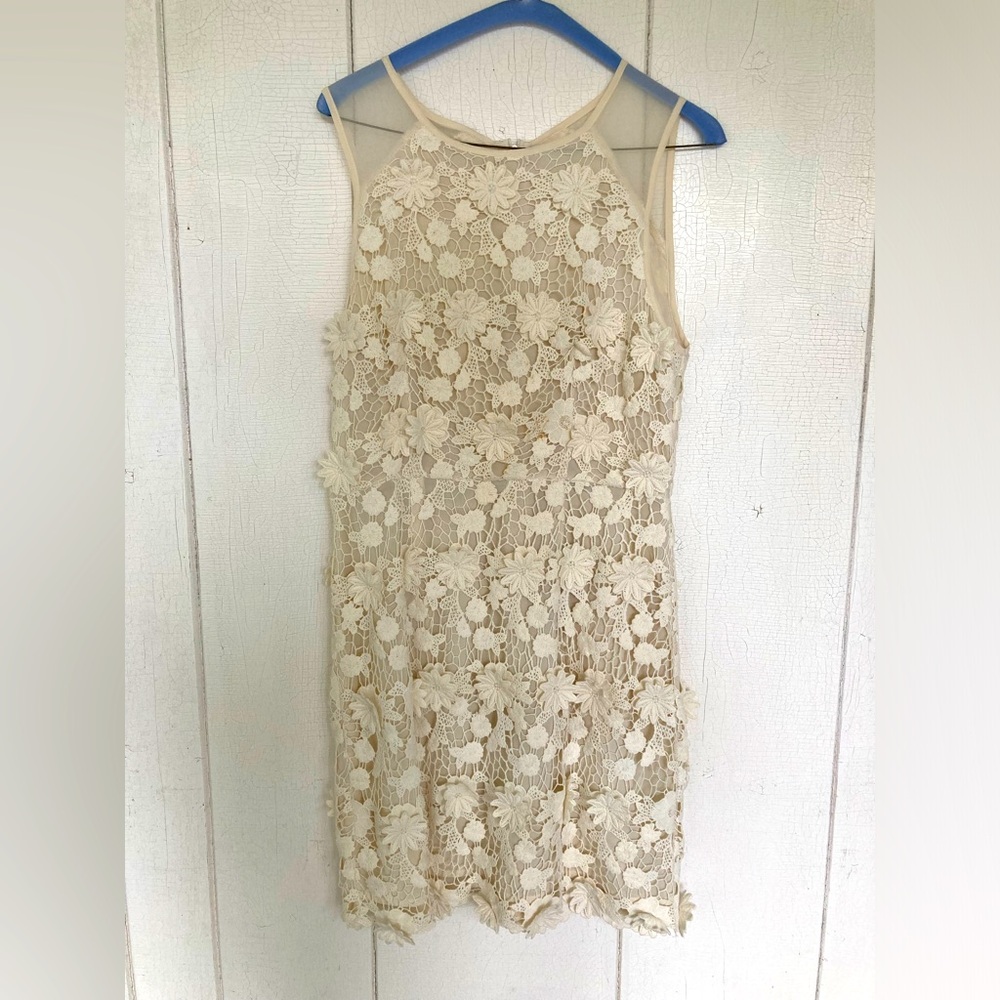ThistlePearl ivory crochet floral shift dress with mesh shoulder detail size 6